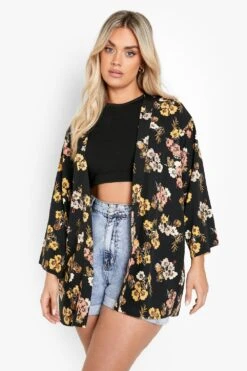 Plus Floraler Kimono