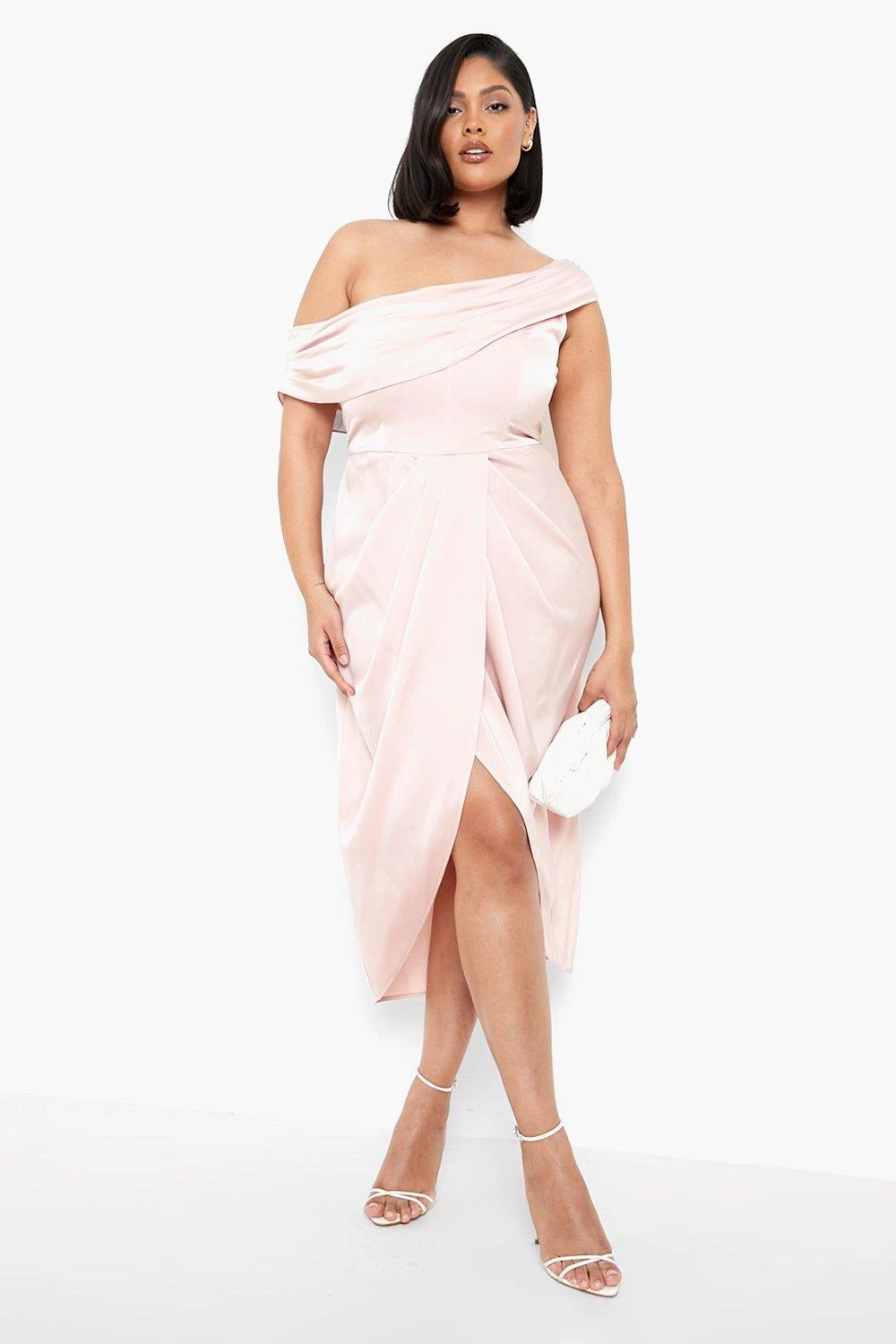 Plus Einärmliges Korsett Wickel-Midikleid Aus Satin 5 Plus Einärmliges Korsett Wickel-Midikleid Aus Satin – Bild 3