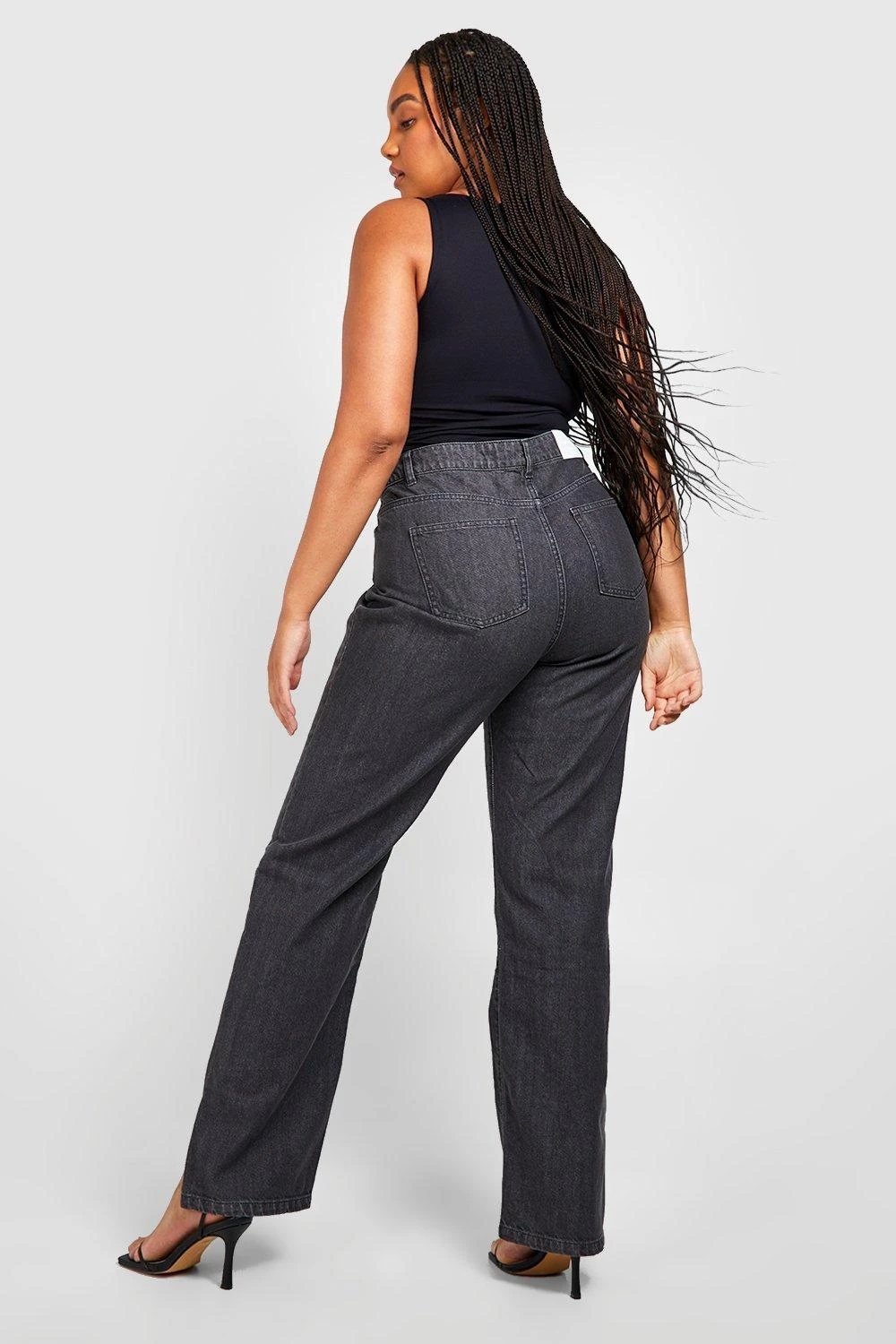 Plus Low-Rise Jeans Mit Geradem Bein Und Geteiltem Saum 4 Plus Low-Rise Jeans Mit Geradem Bein Und Geteiltem Saum – Bild 2