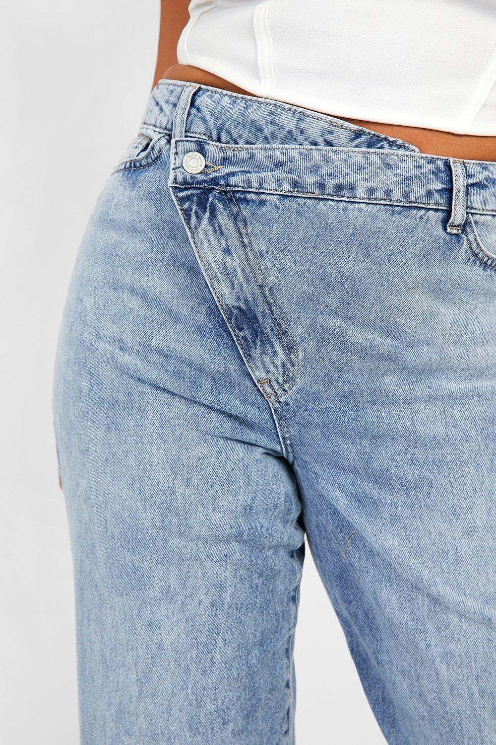Plus Gerade Jeans Mit Asymmetrischem Bund 6 Plus Gerade Jeans Mit Asymmetrischem Bund – Bild 4