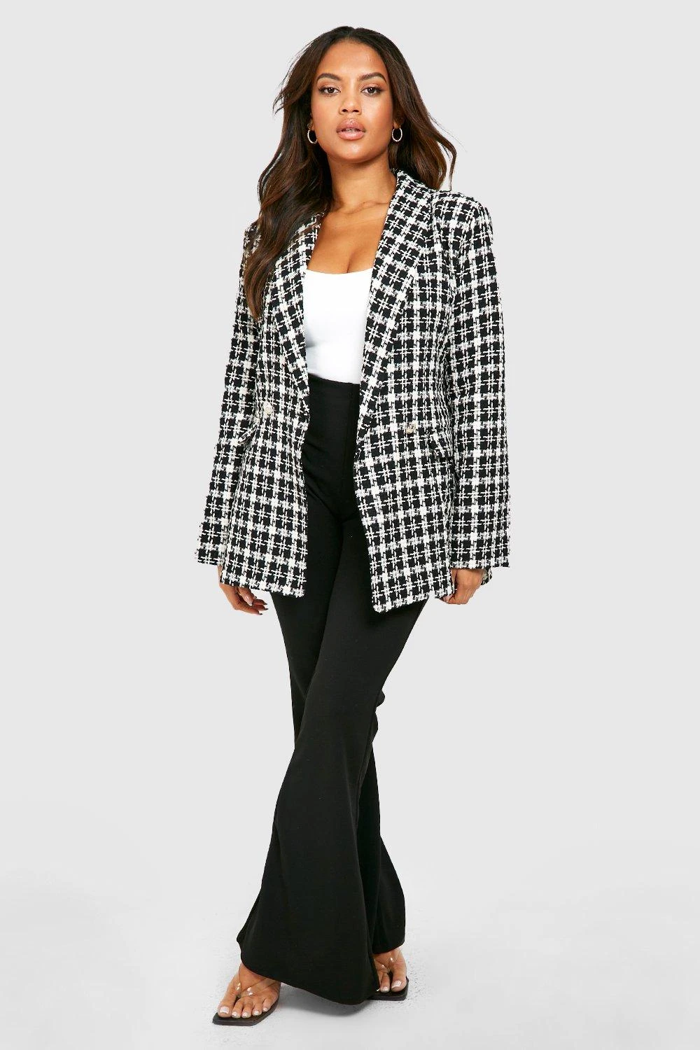 Plus Zweireihiger Karierter Bouclee-Blazer 5 Plus Zweireihiger Karierter Bouclee-Blazer – Bild 3