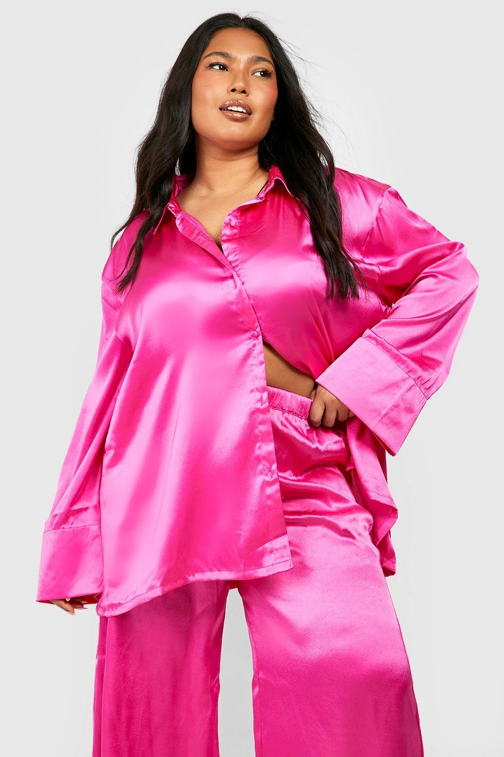 Plus Oversize Satin Pyjama-Hemd & Hose 6 Plus Oversize Satin Pyjama-Hemd & Hose – Bild 4
