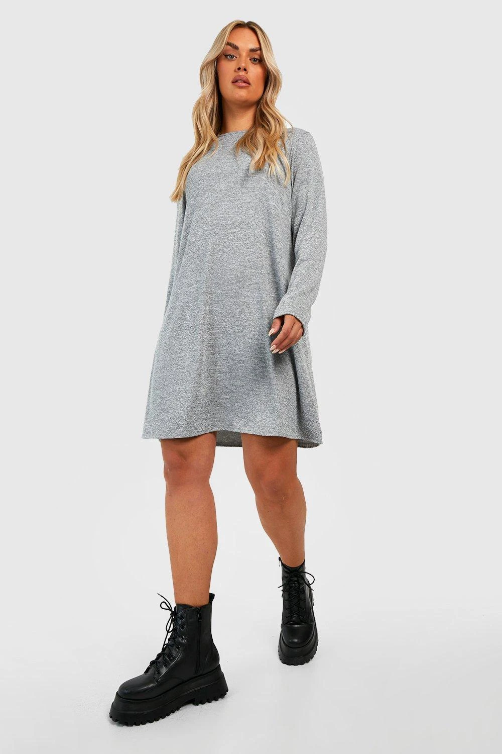 Plus Gestricktes Smokkleid 5 Plus Gestricktes Smokkleid – Bild 3