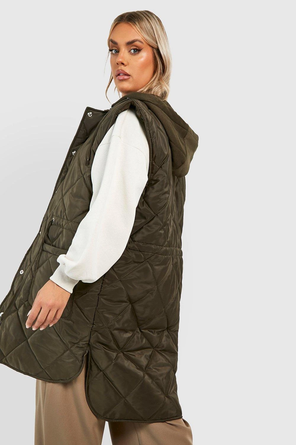 Plus Lange Steppweste Mit Gürtel 4 Plus Lange Steppweste Mit Gürtel – Bild 2