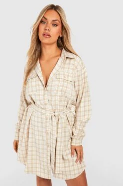 Plus Kariertes Hemd-Kleid Mit Gürtel