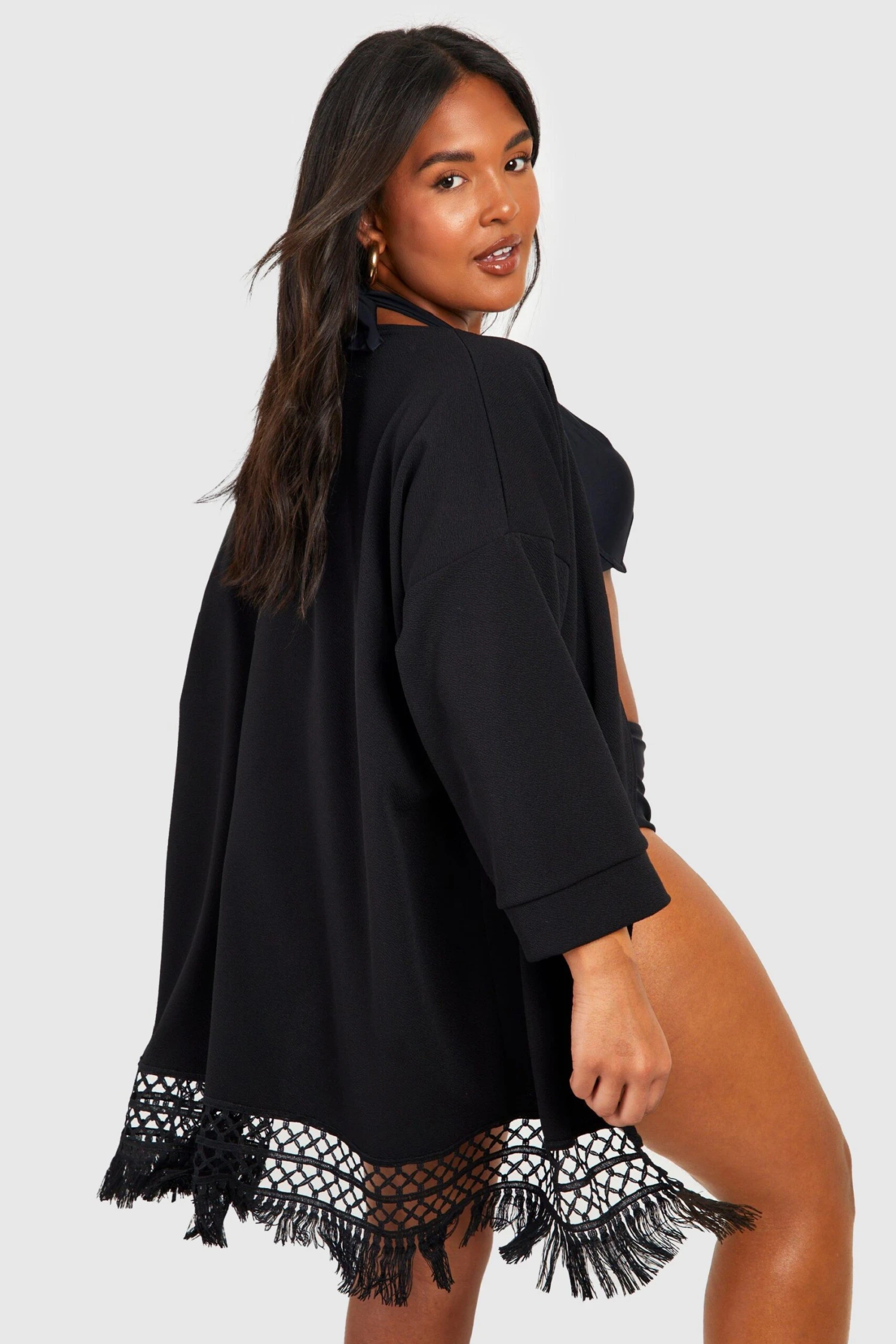 Plus Gehäkelter Strand-Kimono Mit Quasten-Saum 4 Plus Gehäkelter Strand-Kimono Mit Quasten-Saum – Bild 2