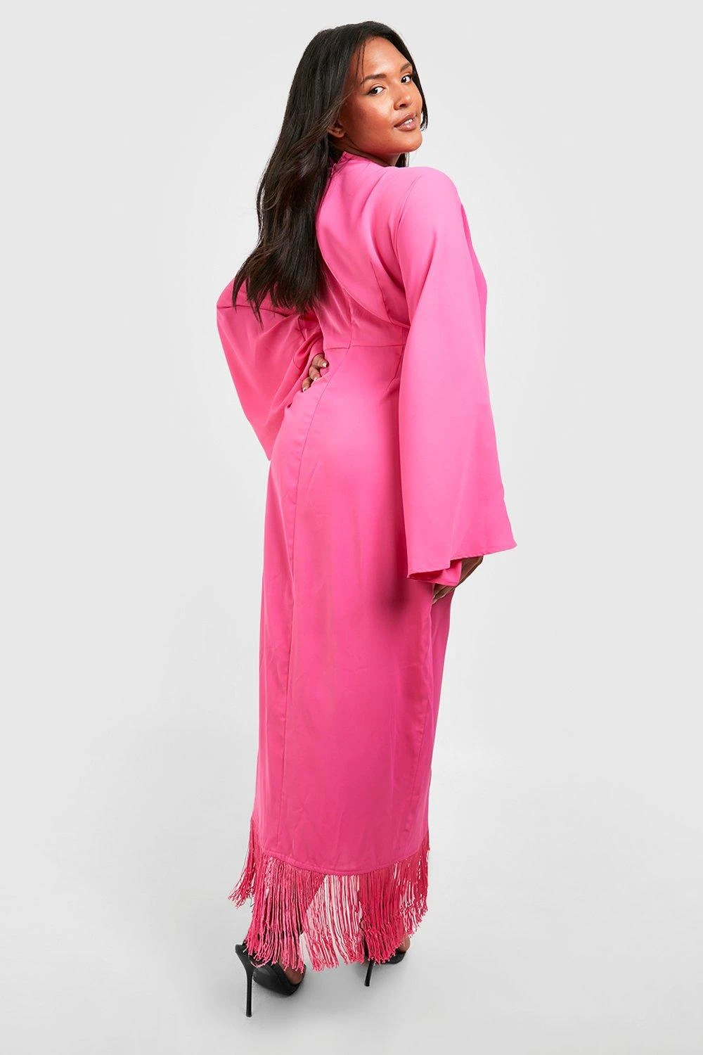 Plus Wickelkleid Mit Quasten-Saum 4 Plus Wickelkleid Mit Quasten-Saum – Bild 2